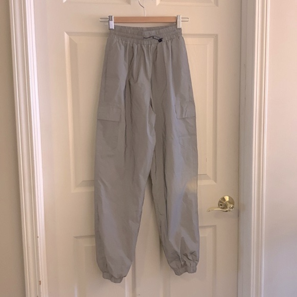 NWOT Forever 21 women’s reflective silver gray jogging pants